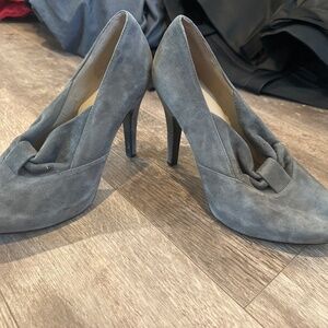 Nine West grey suede bootie style heel